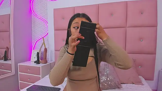 Snapshot of DaisySnugs1 chatting on 11.07.25 DaisySnugs1 online show from 11.07.25