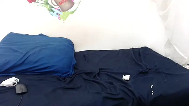 Snapshot of XSexySnow30XX chatting on 10.17.25 XSexySnow30XX online show from 10.17.25