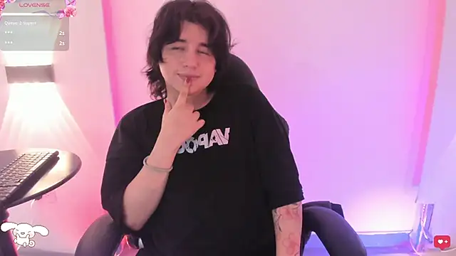 Snapshot of damienbeltmonth chatting on 10.08.25 damienbeltmonth online show from 10.08.25