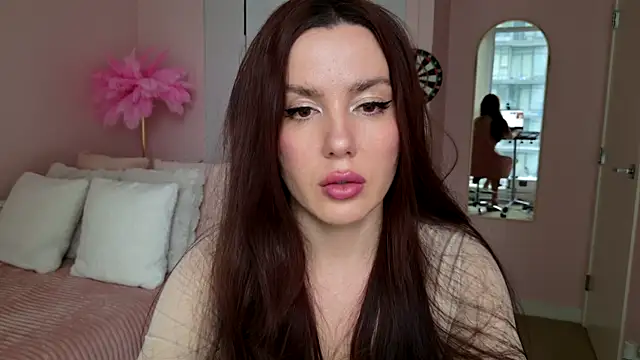 Snapshot of SirenSwitch chatting on 11.12.25 SirenSwitch online show from 11.12.25