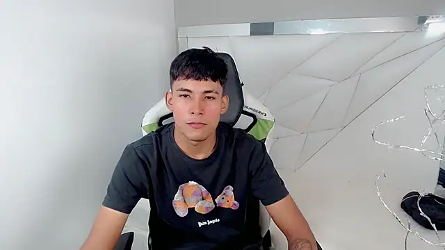 Snapshot of Austin_col_ chatting on 09.25.25 Austin col online show from 09.25.25