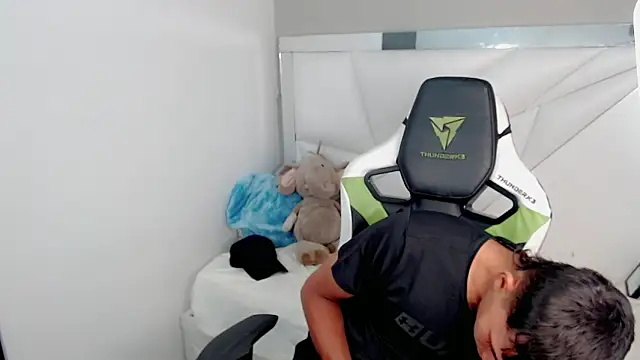 Snapshot of Austin_col_ chatting on 09.27.25 Austin col online show from 09.27.25