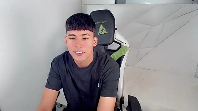 Snapshot of Austin_col_ chatting on 09.28.25 Austin col online show from 09.28.25