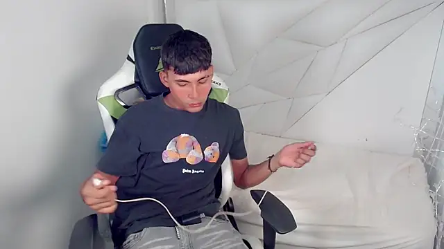 Snapshot of Austin_col_ chatting on 09.30.25 Austin col online show from 09.30.25