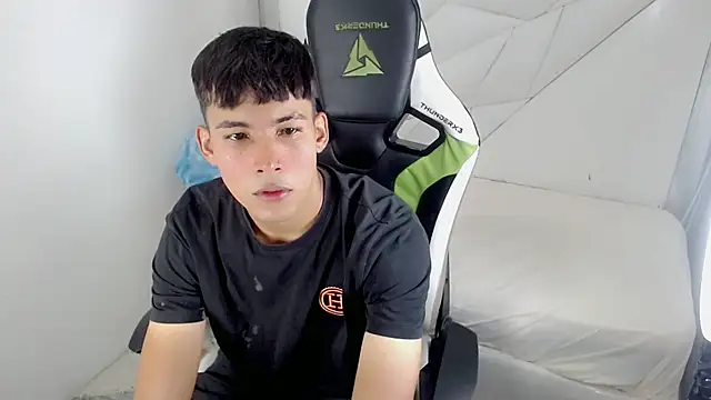 Snapshot of Austin_col_ chatting on 10.03.25 Austin col online show from 10.03.25