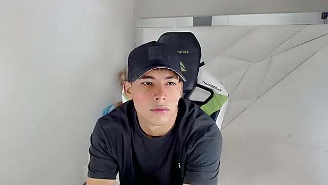 Snapshot of Austin_col_ chatting on 10.04.25 Austin col online show from 10.04.25