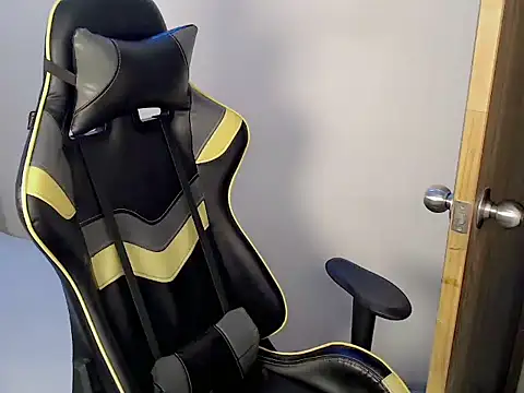 Snapshot of Austin_col_ chatting on 10.07.25 Austin col online show from 10.07.25