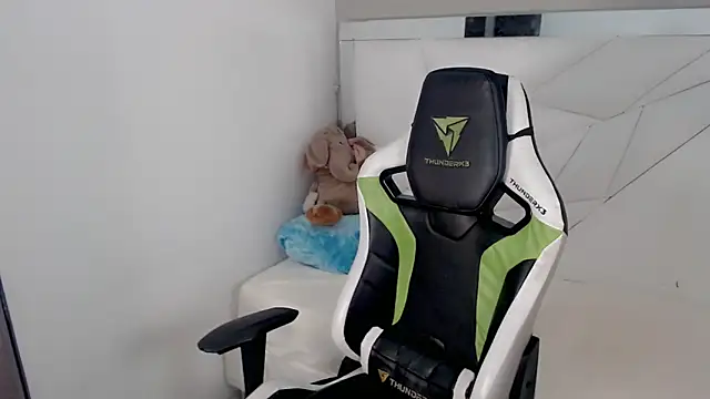 Snapshot of Austin_col_ chatting on 10.09.25 Austin col online show from 10.09.25