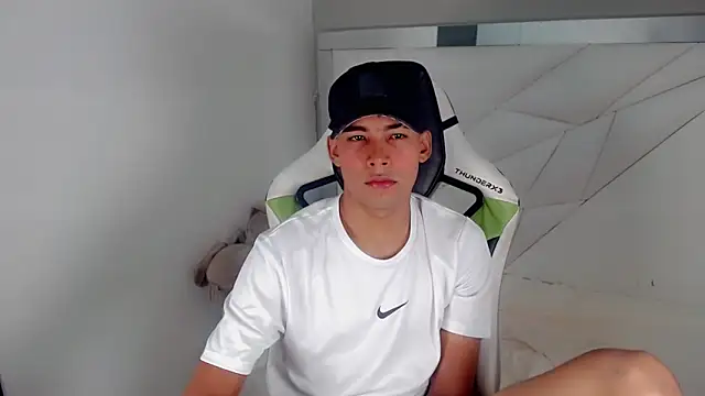 Snapshot of Austin_col_ chatting on 10.10.25 Austin col online show from 10.10.25