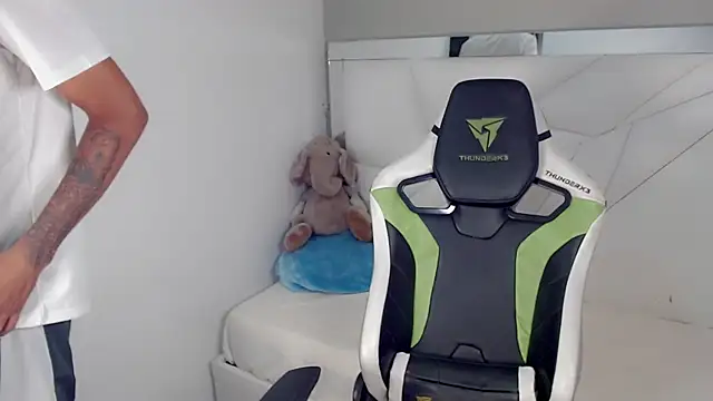 Snapshot of Austin_col_ chatting on 10.14.25 Austin col online show from 10.14.25