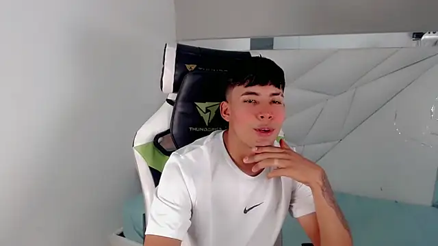 Snapshot of Austin_col_ chatting on 10.16.25 Austin col online show from 10.16.25