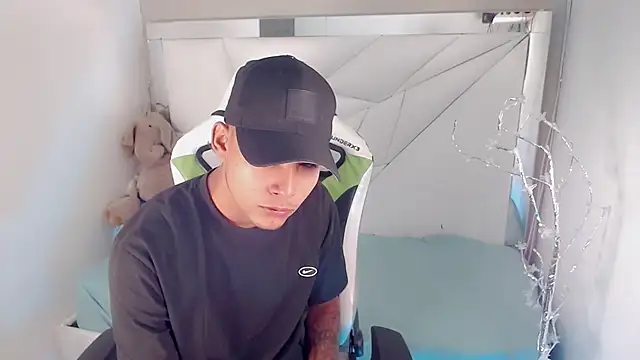 Snapshot of Austin_col_ chatting on 10.17.25 Austin col online show from 10.17.25