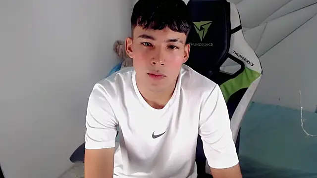 Snapshot of Austin_col_ chatting on 10.22.25 Austin col online show from 10.22.25