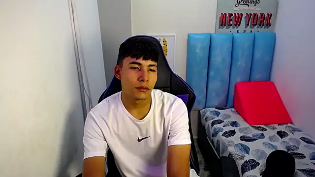 Snapshot of Austin_col_ chatting on 10.28.25 Austin col online show from 10.28.25