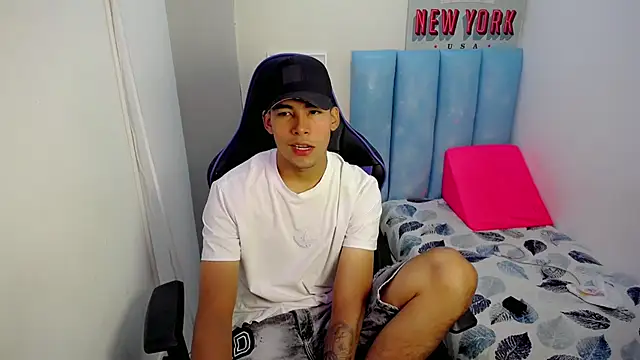 Snapshot of Austin_col_ chatting on 10.29.25 Austin col online show from 10.29.25