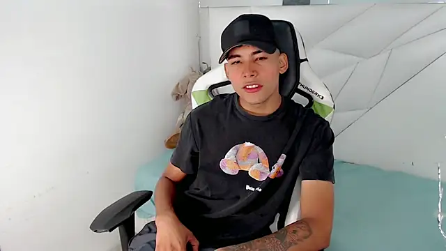 Snapshot of Austin_col_ chatting on 10.31.25 Austin col online show from 10.31.25