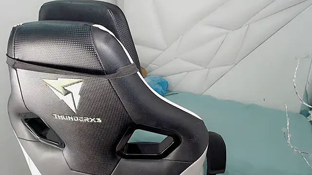 Snapshot of Austin_col_ chatting on 11.01.25 Austin col online show from 11.01.25