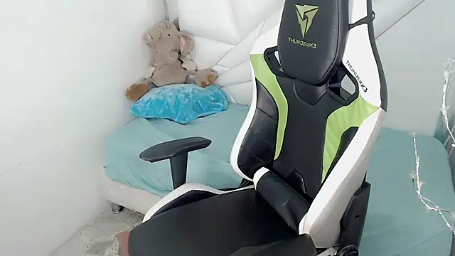 Snapshot of Austin_col_ chatting on 11.05.25 Austin col online show from 11.05.25