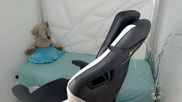 Snapshot of Austin_col_ chatting on 11.06.25 Austin col online show from 11.06.25