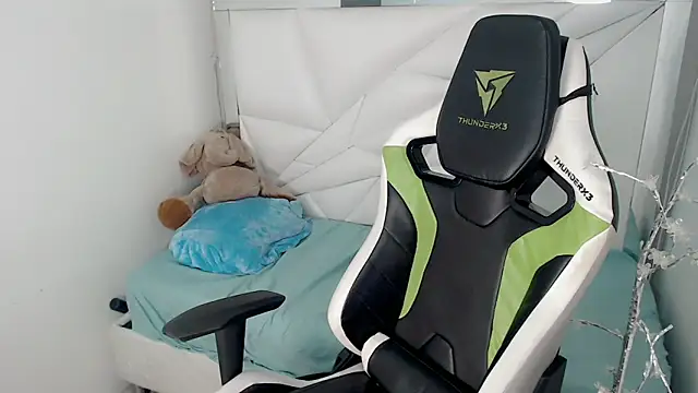 Snapshot of Austin_col_ chatting on 11.07.25 Austin col online show from 11.07.25