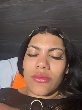 Snapshot of Alexmorena chatting on 10.01.25 Alexmorena online show from 10.01.25