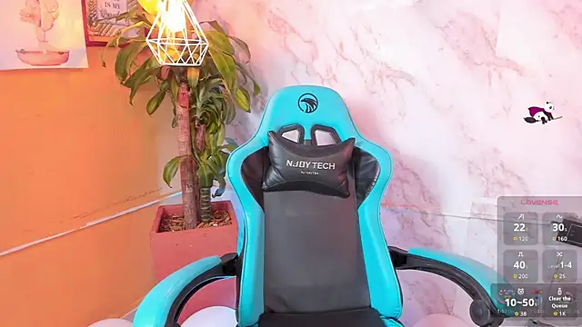 Snapshot of cristal_herrera_ chatting on 11.04.25 cristal herrera online show from 11.04.25