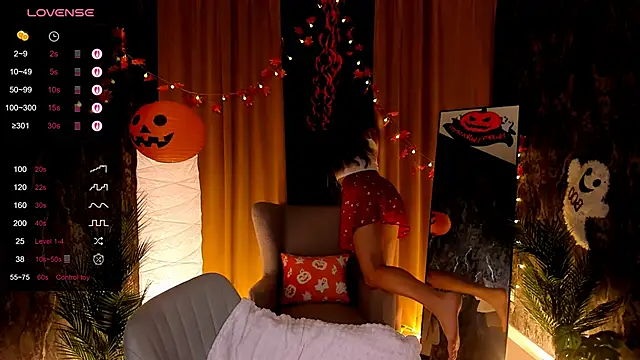 Snapshot of amy_cute_cat chatting on 10.23.25 amy cute cat online show from 10.23.25