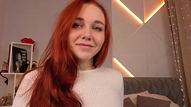 Snapshot of PollyVinice chatting on 09.30.25 PollyVinice online show from 09.30.25