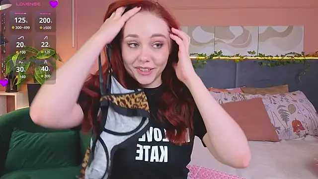 Snapshot of PollyVinice chatting on 10.12.25 PollyVinice online show from 10.12.25