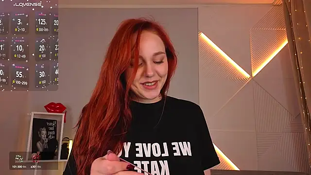 Snapshot of PollyVinice chatting on 10.13.25 PollyVinice online show from 10.13.25