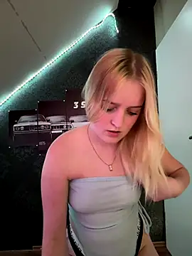 DieBlondeHannah online show from 09.11.25