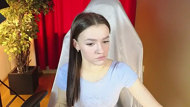 E l i z e  online show from 10.08.25