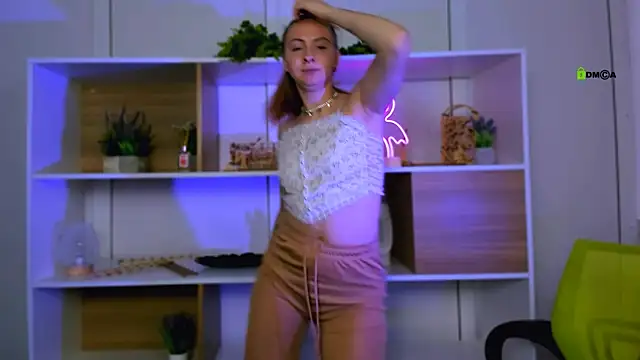 mila glow1 online show from 09.08.25