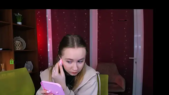 mila glow1 online show from 11.27.25