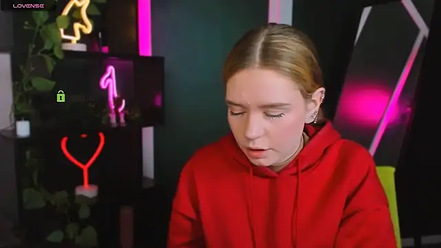 mila glow1 online show from 04.10.26