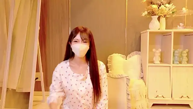 Snapshot of RIRI-style chatting on 10.19.25 RIRI-style online show from 10.19.25