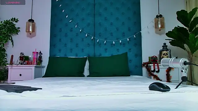 Snapshot of LollyShine chatting on 10.31.25 LollyShine online show from 10.31.25