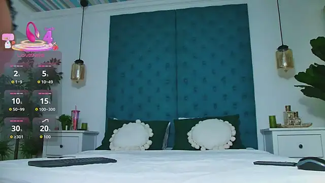 Snapshot of LollyShine chatting on 11.02.25 LollyShine online show from 11.02.25