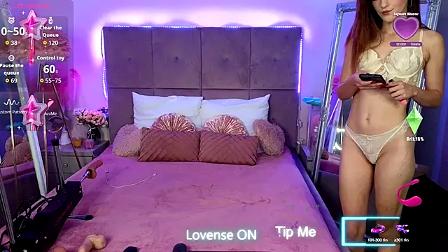 Nicole Bond online show from 10.11.25