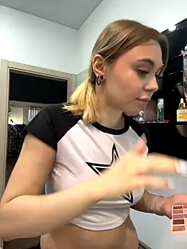 LunaMillie online show from 11.10.25