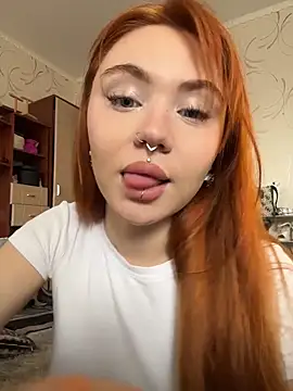 Snapshot of LunaMillie chatting on 04.24.26 LunaMillie online show from 04.24.26