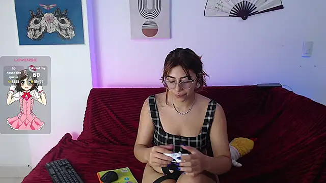 Laramucci online show from 12.05.25