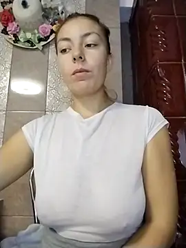 Snapshot of LenaBloomy chatting on 10.08.25 LenaBloomy online show from 10.08.25