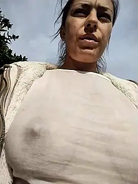 Snapshot of LenaBloomy chatting on 10.21.25 LenaBloomy online show from 10.21.25