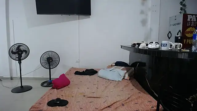 Snapshot of yohacriss chatting on 10.26.25 yohacriss online show from 10.26.25