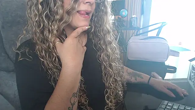 Rose Smiith online show from 09.26.25
