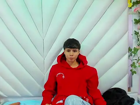 Snapshot of Bruno_Cruzz chatting on 10.02.25 Bruno Cruzz online show from 10.02.25