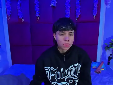 Snapshot of Bruno_Cruzz chatting on 10.03.25 Bruno Cruzz online show from 10.03.25