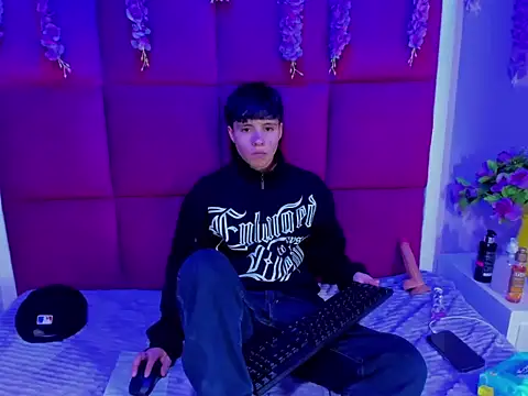 Snapshot of Bruno_Cruzz chatting on 10.04.25 Bruno Cruzz online show from 10.04.25