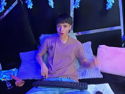 Snapshot of Bruno_Cruzz chatting on 10.15.25 Bruno Cruzz online show from 10.15.25